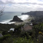 Piha Beach mit Lion Rock